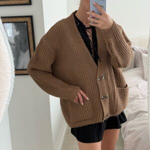 Cardigan in brown color. Size S.Zara. Excellent condition
